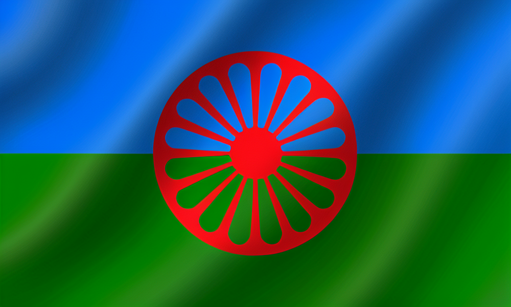 Farby našej identity: Čo znamená rómska vlajka? 🌍💙💚❤️